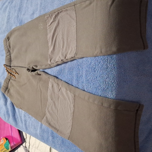 Lots of 2 sweat pants. Size 14-16 - Picture 8 of 13